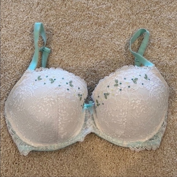 Victoria’s Secret Bra - Picture 1 of 5